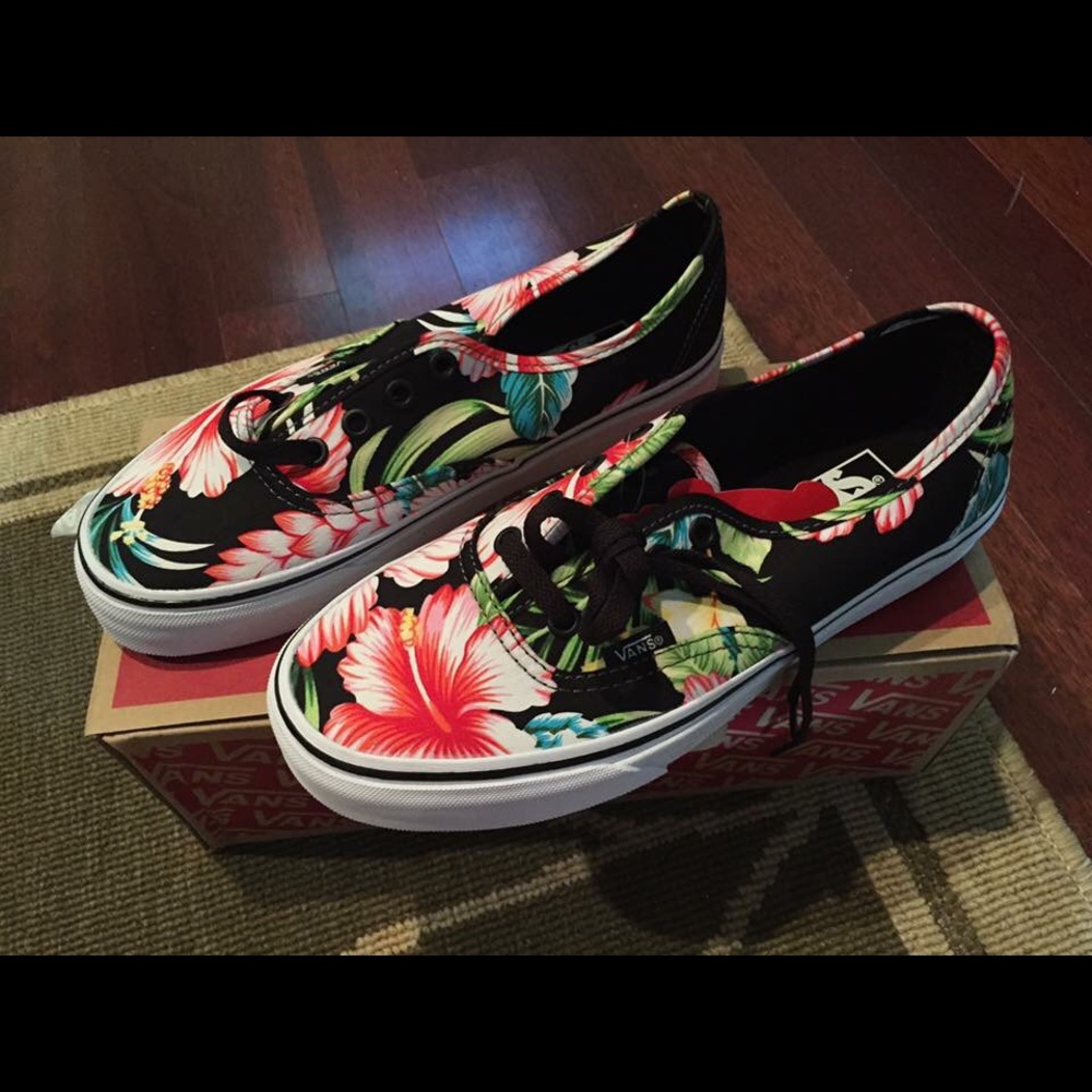 Hawaiian print vans 